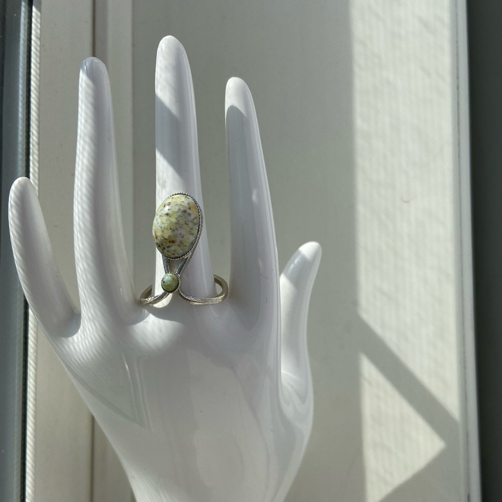 Stone silver Uncas plated women statement ring. Size 6.5. Used.